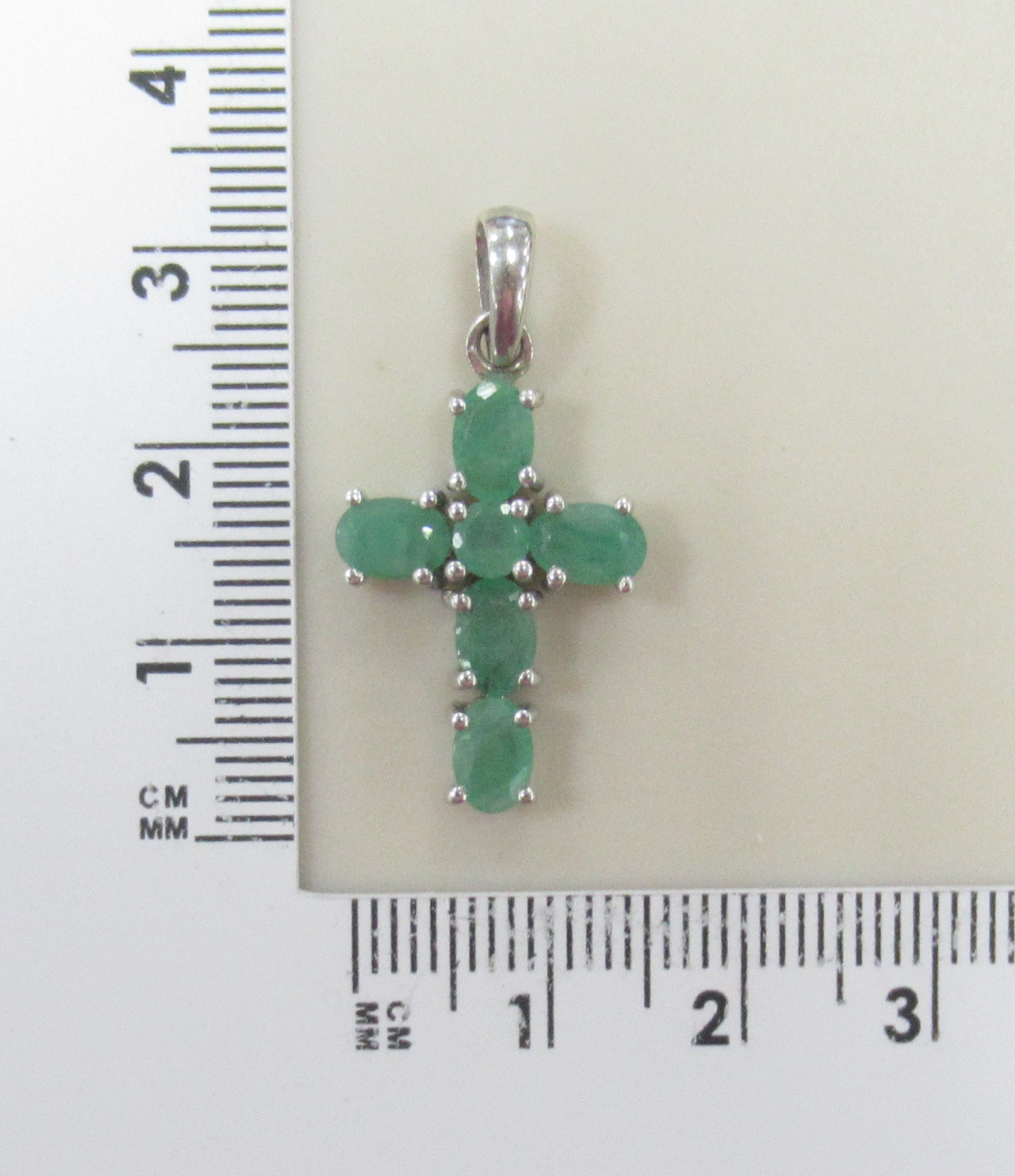 Серебряная подвеска-крест с изумрудами